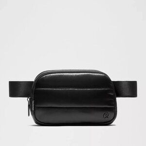 Lululemon Everywhere Belt Bag 1L Wunder Puff in Black, BNWT